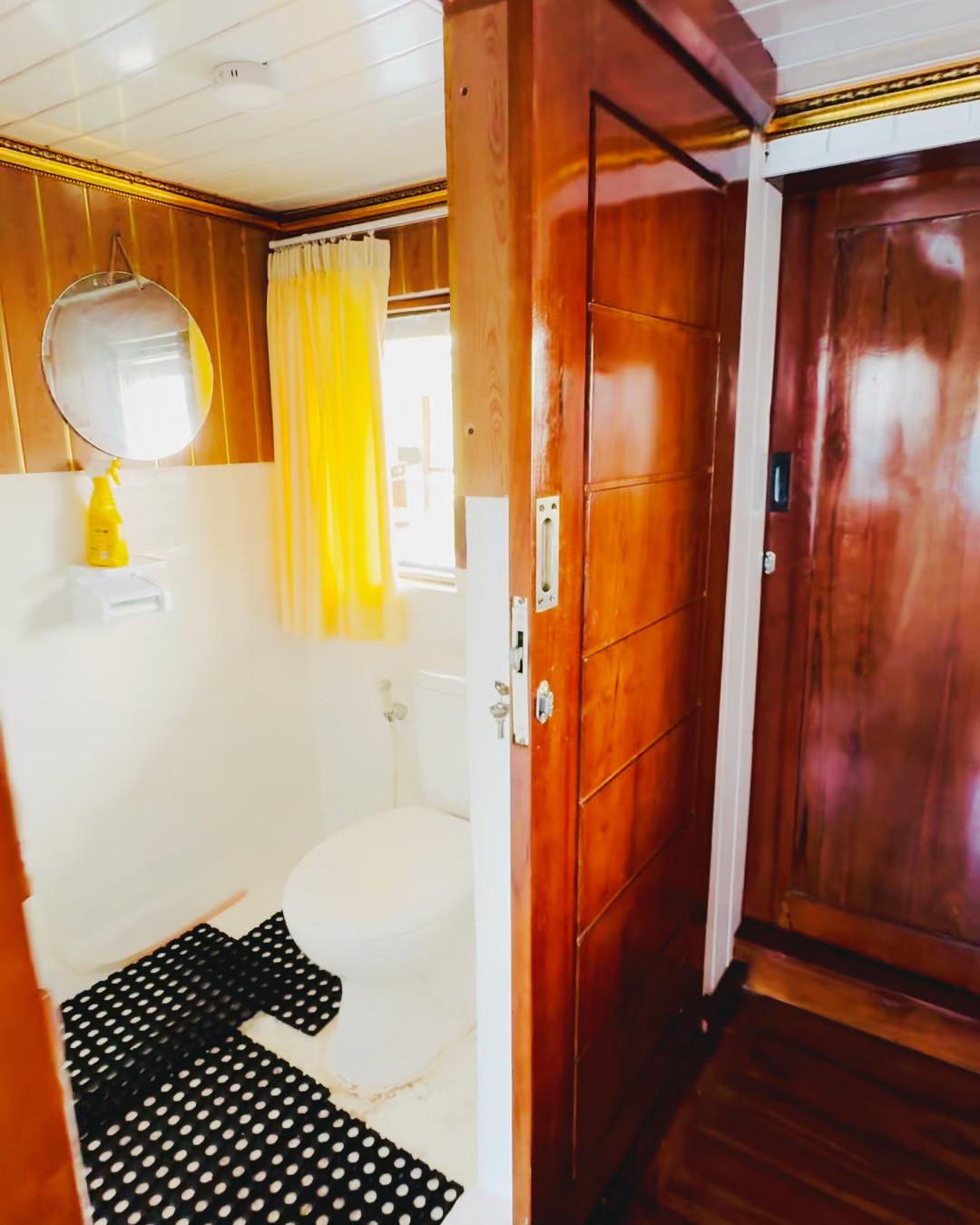 Flores Balcony Suite – Princess Nabila Phinisi