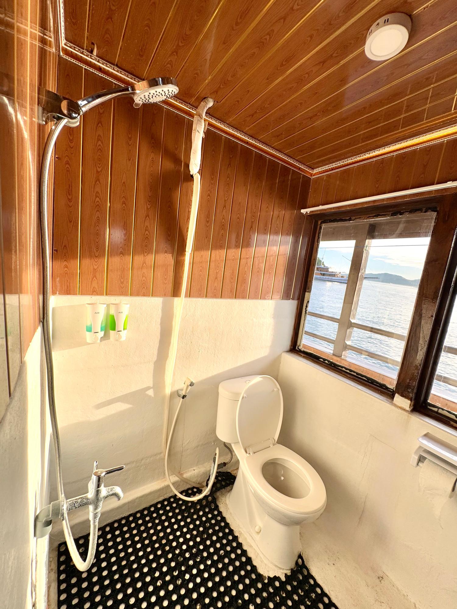 Sea View Cabin, main deck (Papua · Maluku) – Princess Nabila Phinisi