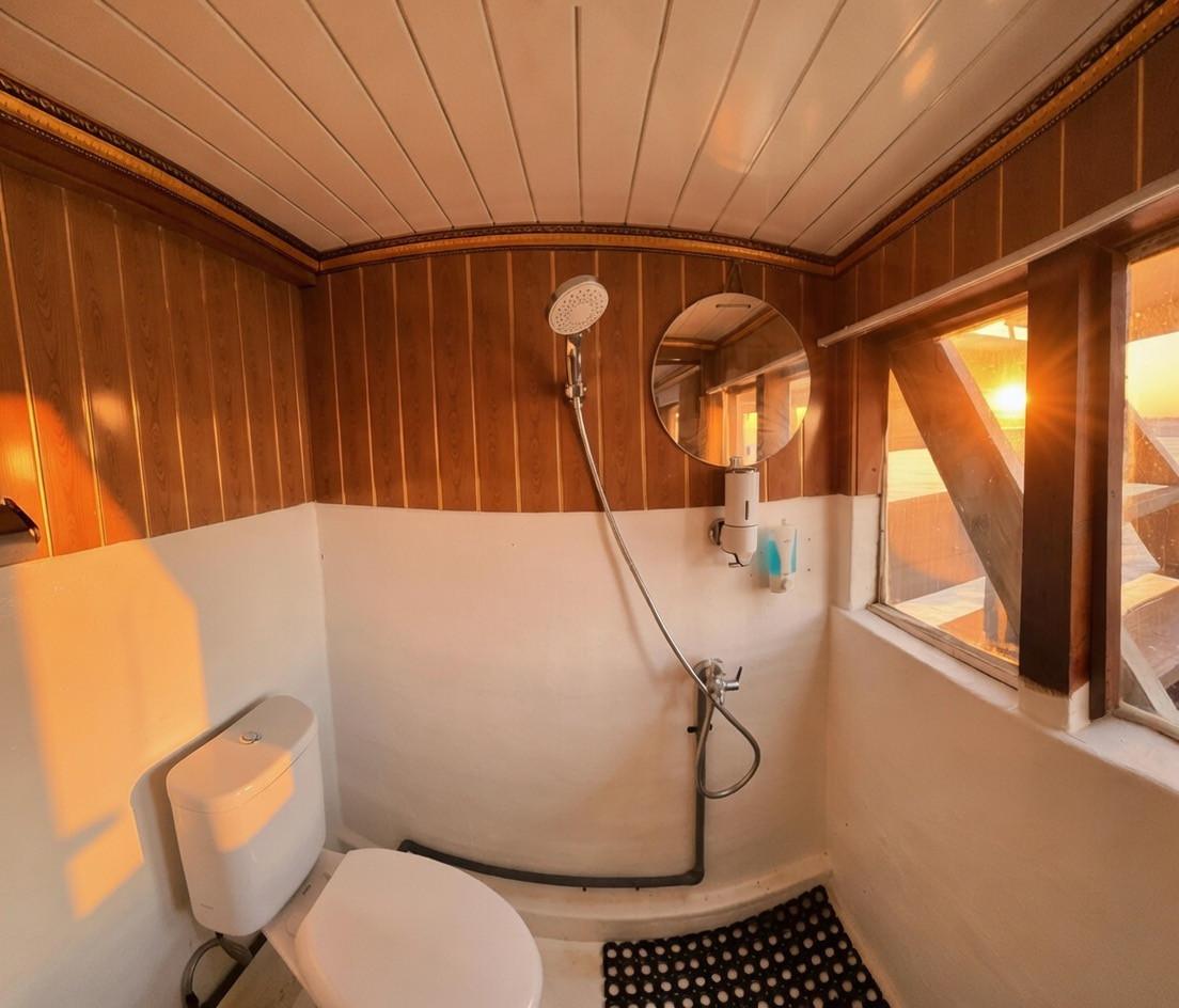 Sea View Cabin, upper deck (Sulawesi · Bali) – Princess Nabila Phinisi