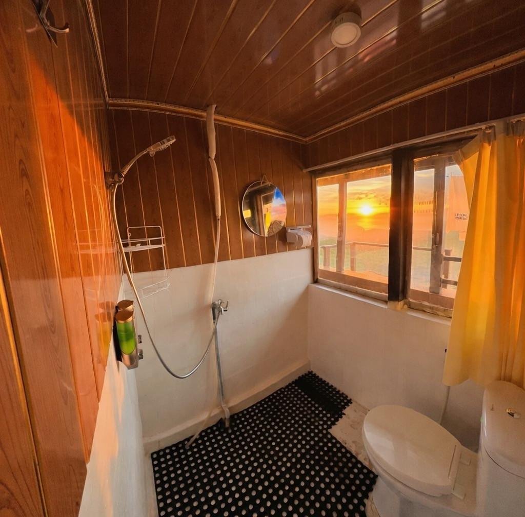 Sea View Cabin, main deck (Papua · Maluku) – Princess Nabila Phinisi